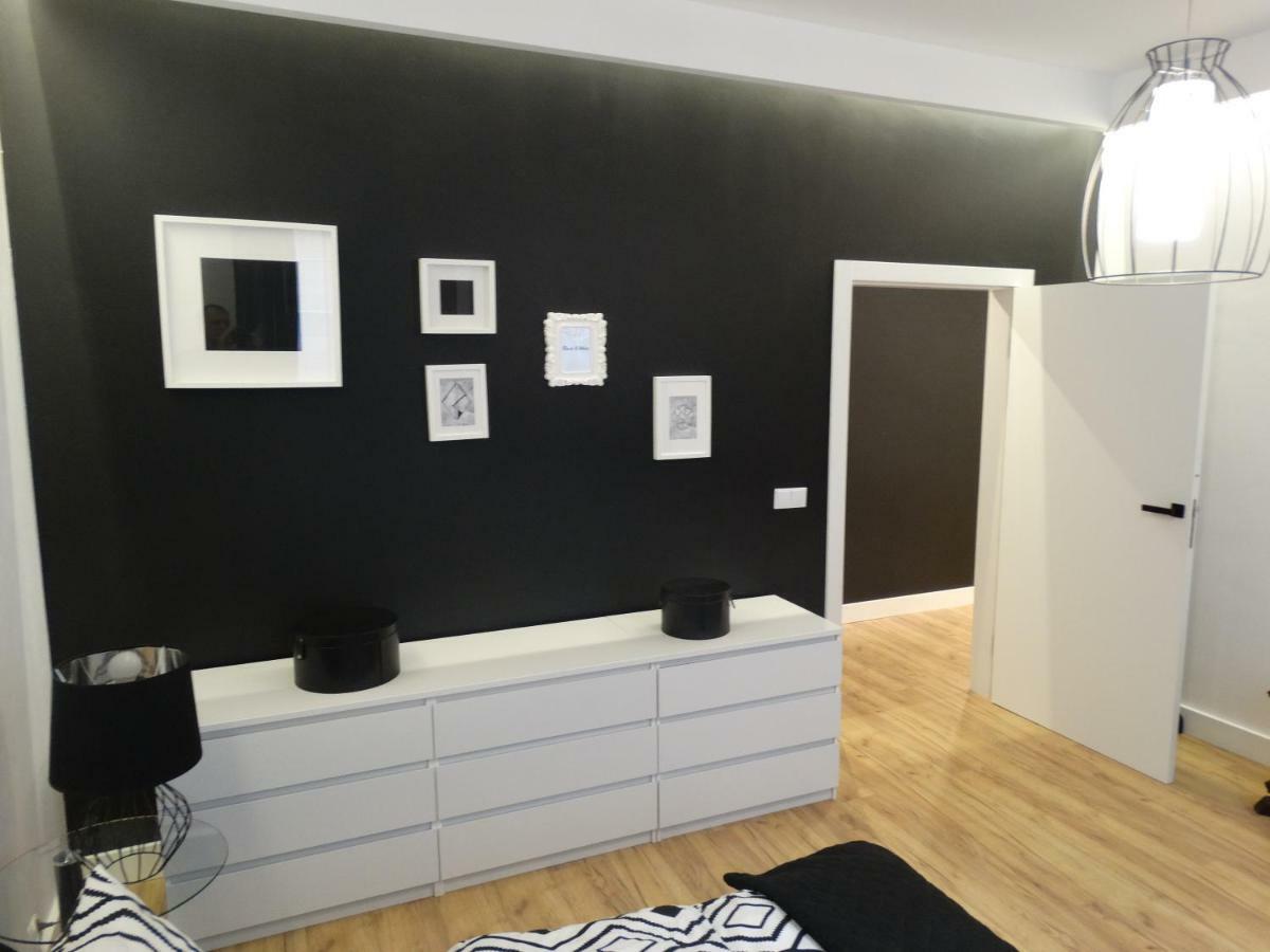 Black&white Apartment- Wierzbowa 5 Apartment